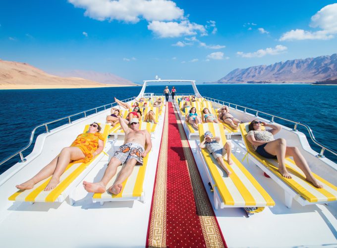 Hurghada Elite VIP Cruise with BBQ Buffet Lunch
