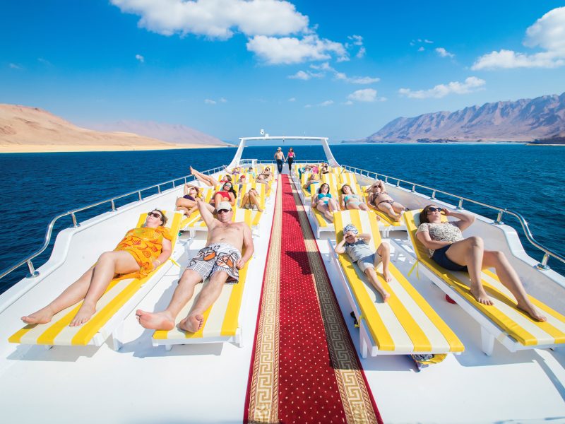Hurghada Elite VIP Cruise with BBQ Buffet Lunch