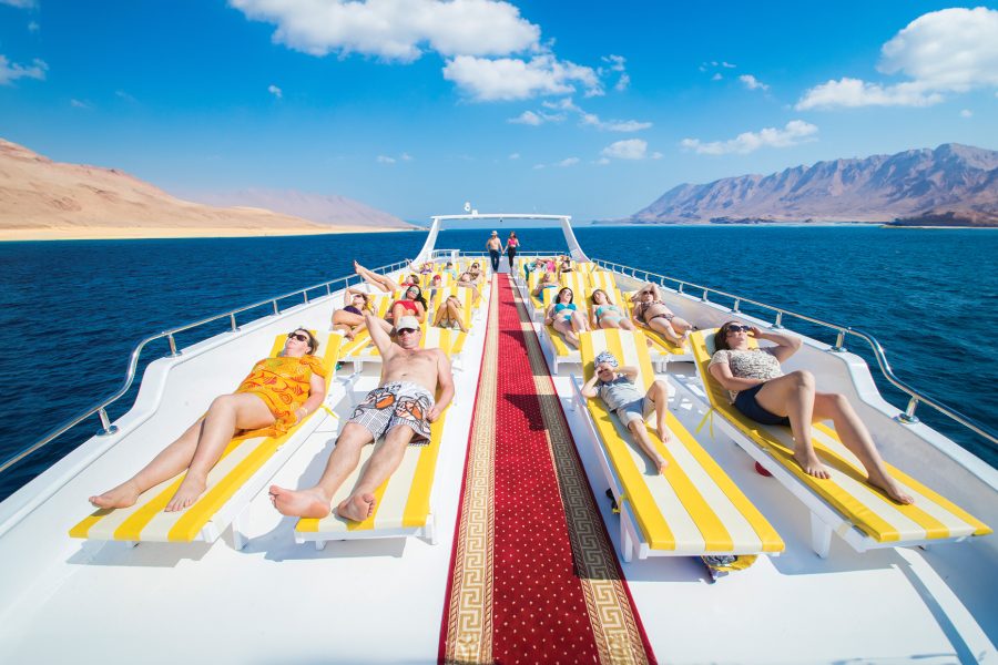 Hurghada elit VIP hajóútja BBQ büféebéddel