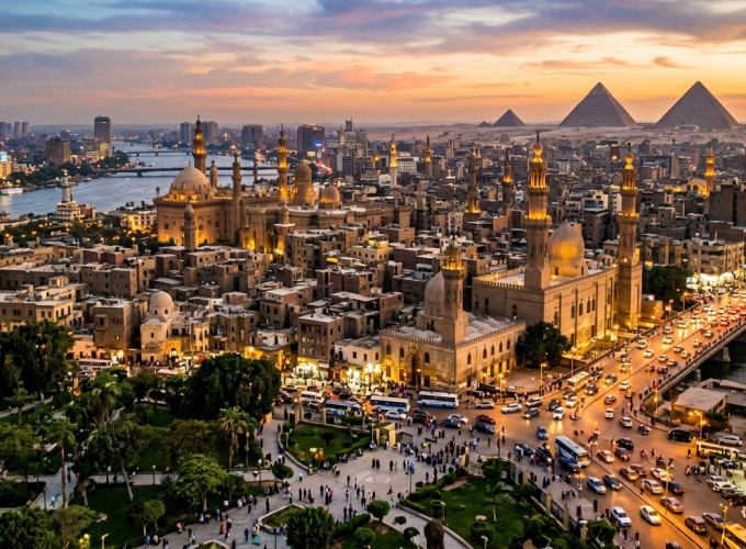 A Thousand Faces of Cairo: 3-Day Private Premium Tour from the Pyramids to the Souks