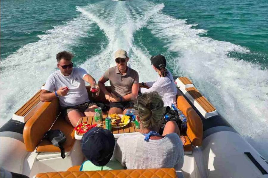 Hurghada privát motorcsónakos hajóút a Giftun szigetre ( Hula-Hula vagy Orange Bay strand)